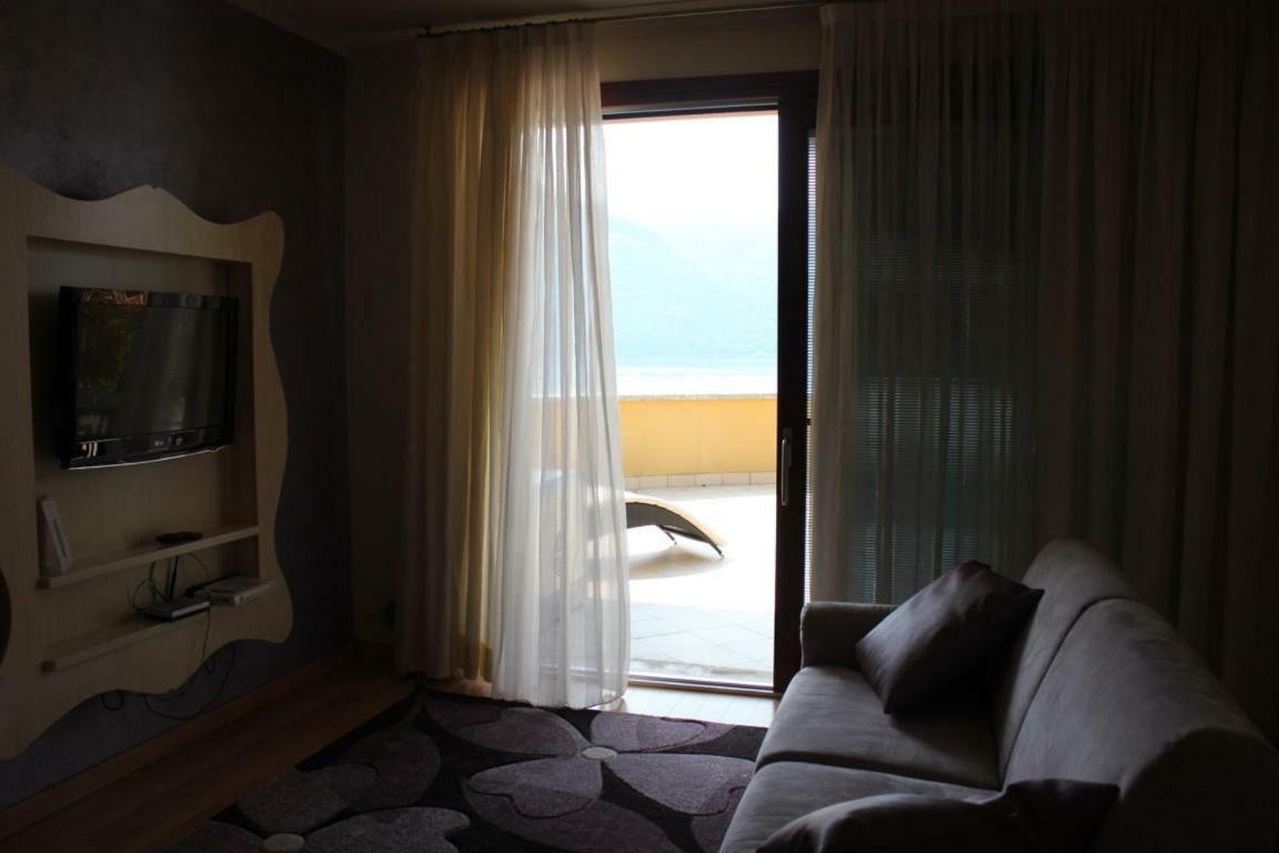 Il Castello Di Lovere Hotel Exterior photo